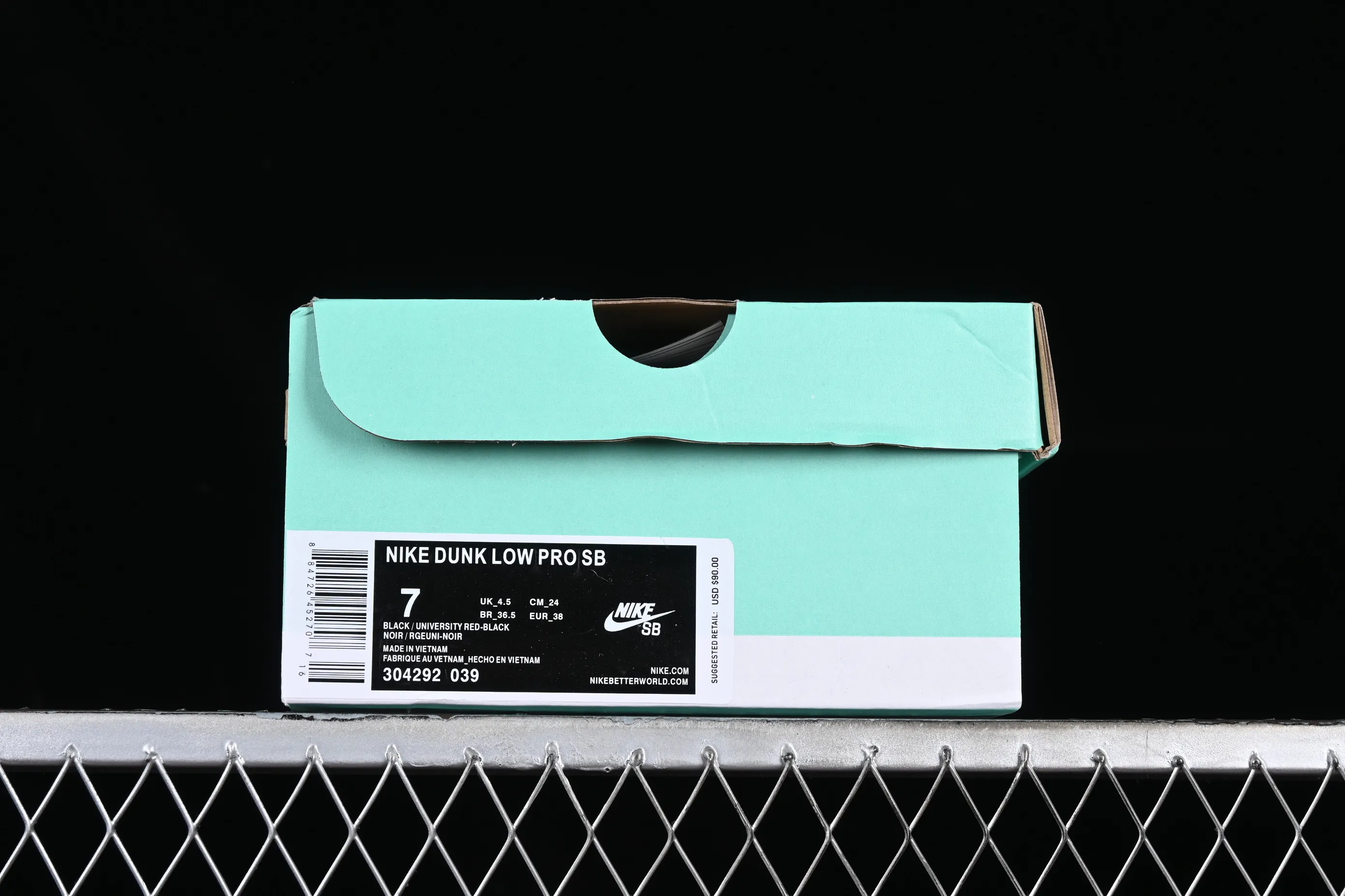 All categories Nk SB Dunk series Nk SB Dunk Low low-top sneakers Nk SB Dunk Low Pro black and red SB smashed backboard fashion casual sneakers 304292-039